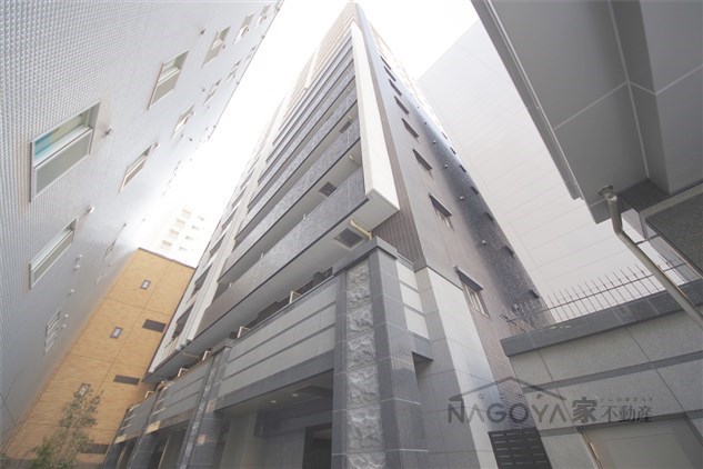 プレサンスジェネ丸の内 外観