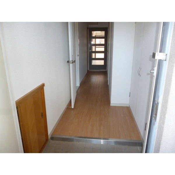 エステート垣戸 玄関