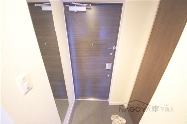 プレサンスNAGOYAファスト 玄関