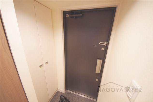 プレサンスＳＡＫＡＥ白川公園 玄関