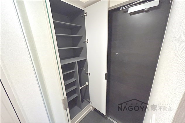 プレサンス丸の内フォート 玄関