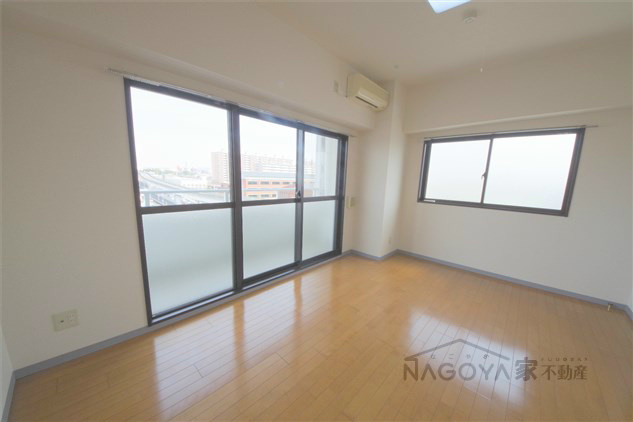 コウエツビル リビング