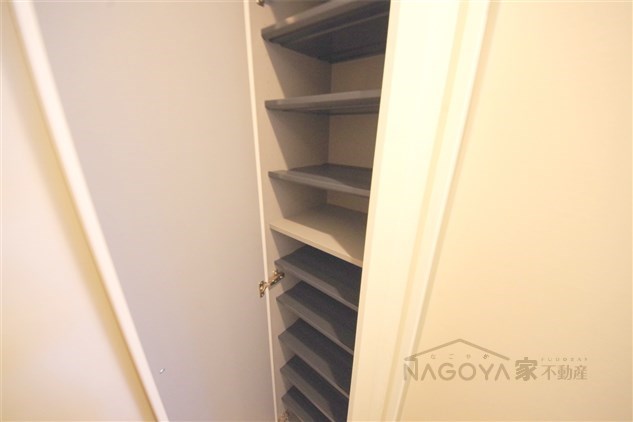 フィールグッド新栄 玄関