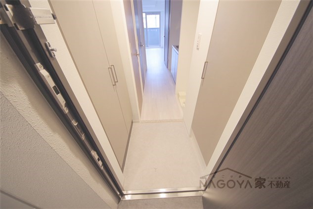 アデグランツ上前津 玄関