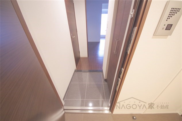 プレミアムコート葵 玄関