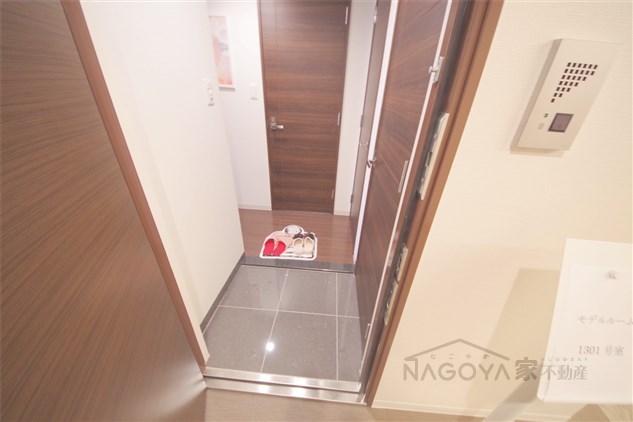 プレミアムコート葵 玄関