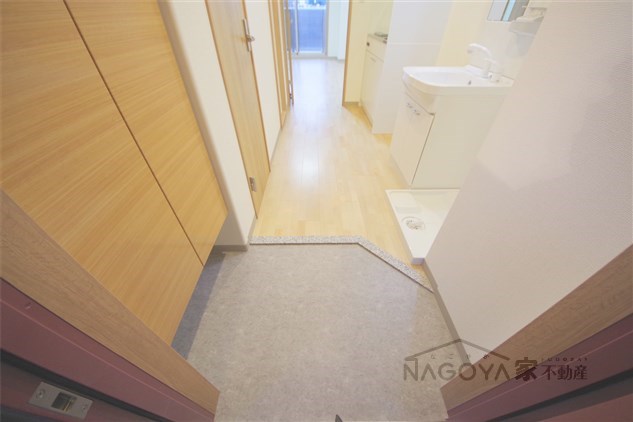 ヒルズ新栄3号館 玄関