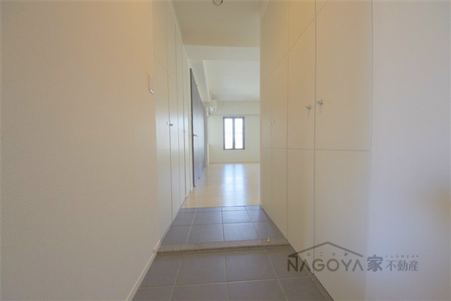 ＦＯＮＴＡＮＡ 玄関