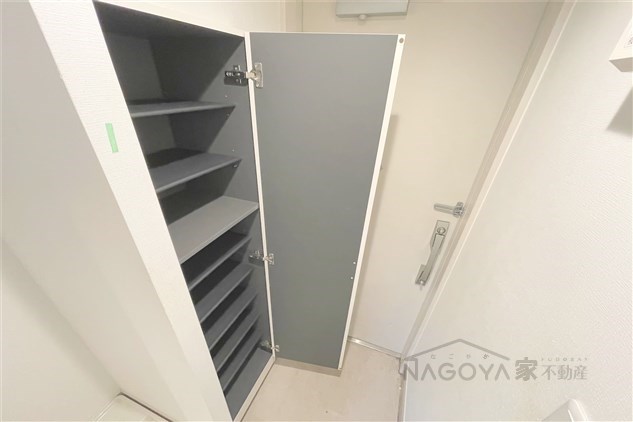 リブリ・御器所ザ・ファースト 玄関