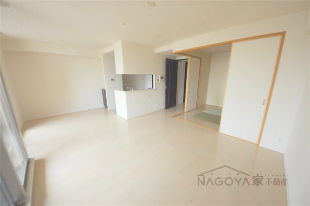 ベレーサ鶴舞公園 リビング