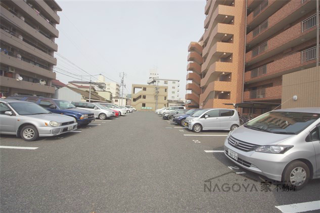 サンク・エトワール 駐車場