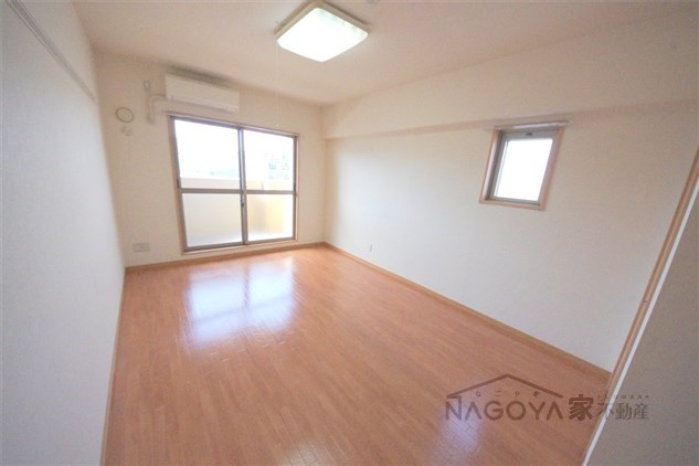 パンシオン千種 リビング