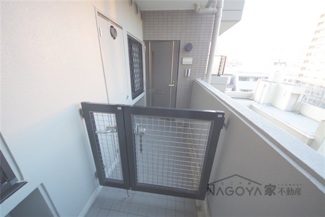 ロータリー春岡 玄関