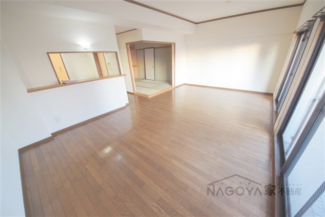 ロータリー春岡 リビング