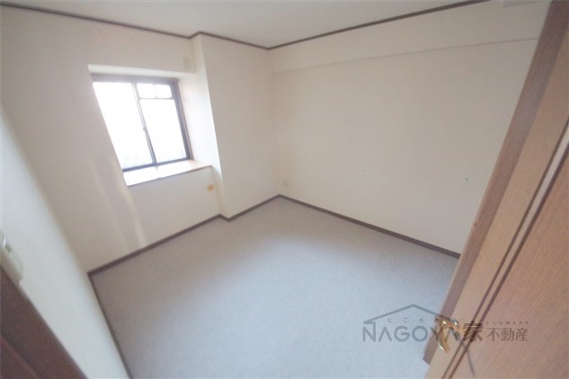 ロータリー春岡 ベッドルーム