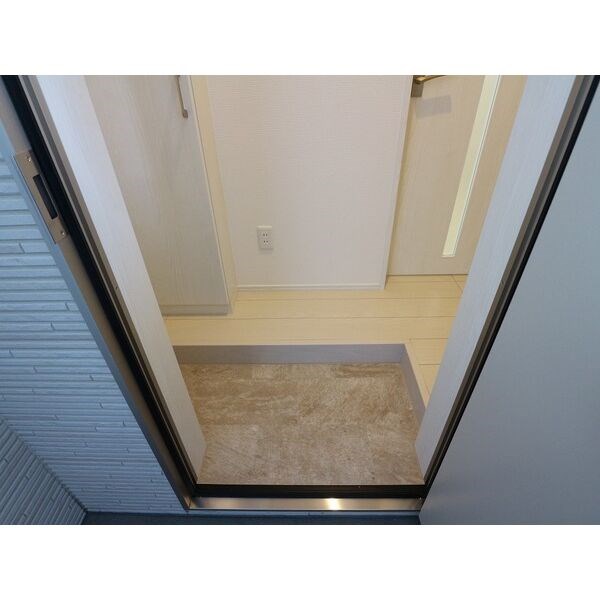 REGALEST　LOTUS 玄関