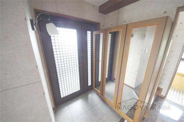 VIPHILLS南山 玄関