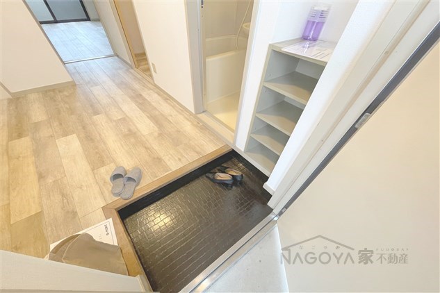 メゾンラ・テール 玄関