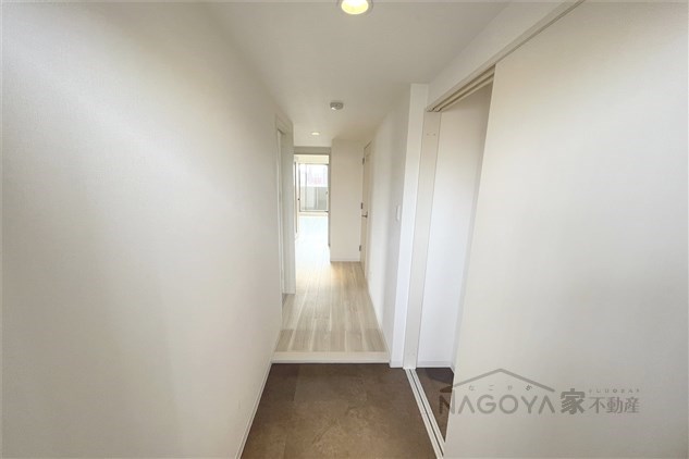 アブソルート松原 玄関