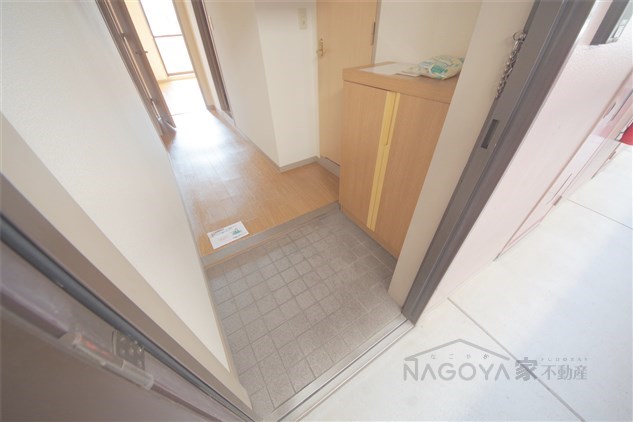 メゾンサンウェスト 玄関