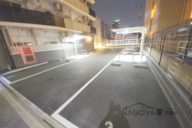 エステムコート名古屋千種グレイス 駐車場