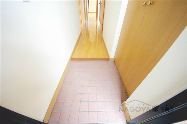 ファーニス白壁 玄関