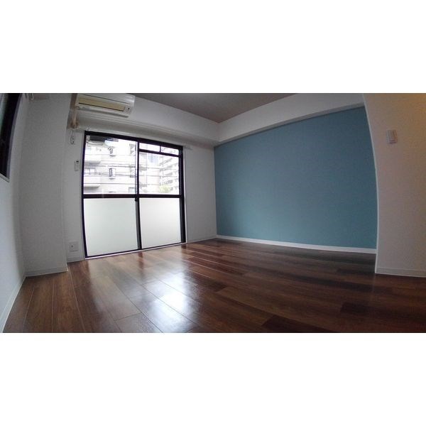 ＳＴ　ＰＬＡＺＡ　ＫＡＮＡＹＡＭＡ リビング