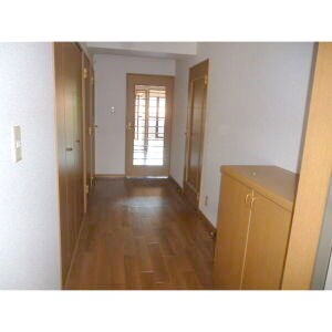 エステート石園 玄関