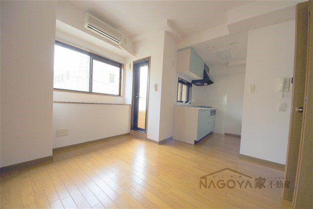 アーバンラックス今池 リビング