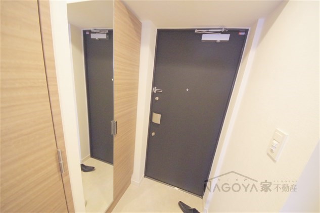 メイクスデザイン上前津 玄関