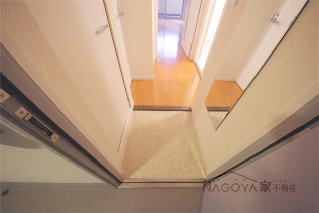 プレサンス泉セントマーク 玄関