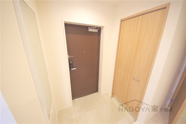 ロイジェント日吉 玄関