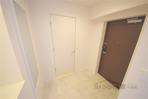 ロイジェント日吉 玄関