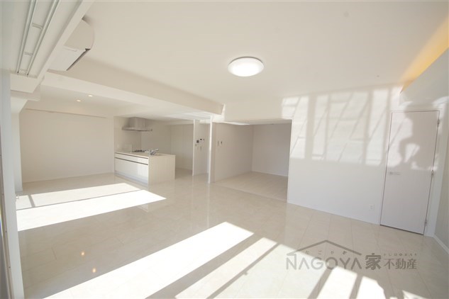 ロイジェント日吉 リビング