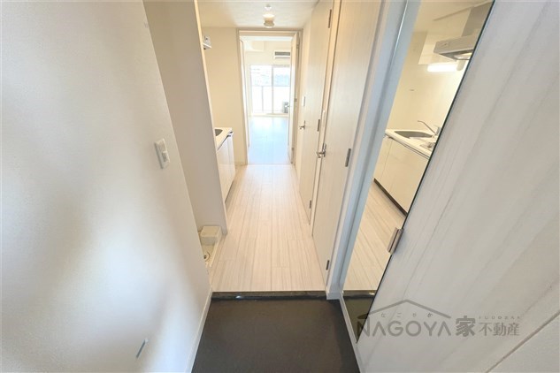 プレサンス上前津プレス 玄関