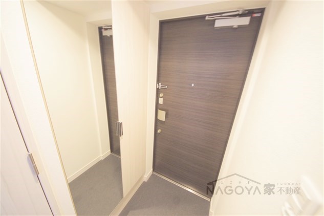 プレサンス丸の内アデル 玄関