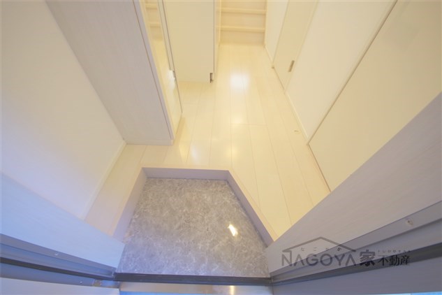 トリオネア千種 玄関