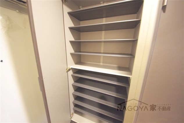 ラクラーレＶＩＮＴＩＡ 玄関