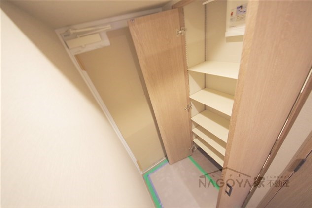 ルーエ今池 玄関