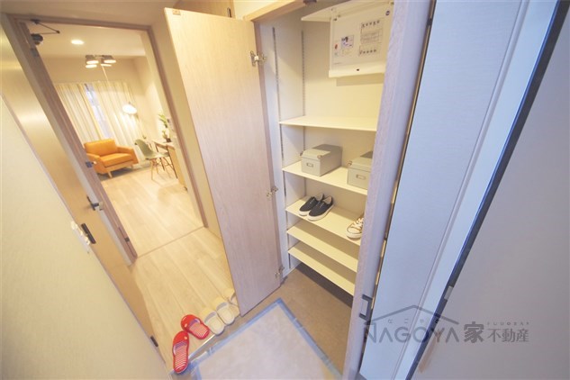 ルーエ今池 玄関