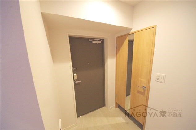 新栄アイサンメゾン 玄関