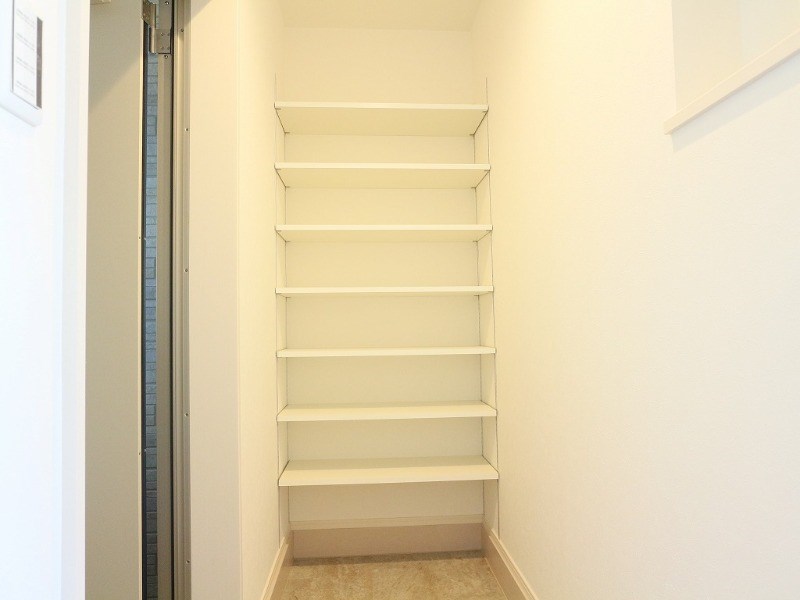 R-Smart covo 新栄 玄関