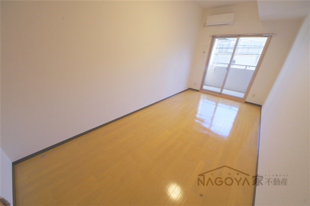 クレスト覚王山 リビング