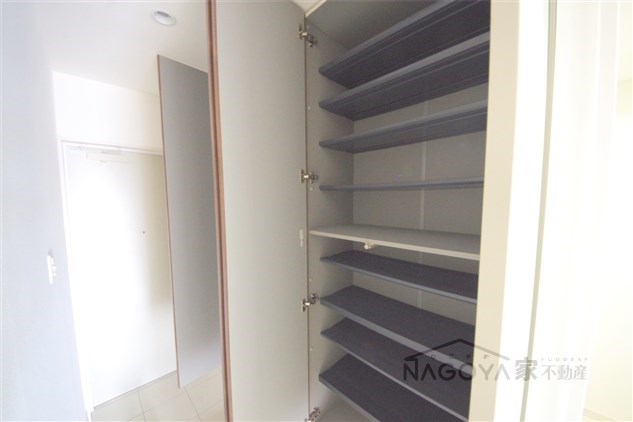 ラクラーレ大曽根 玄関