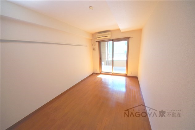 プレサンス栄メディパーク リビング