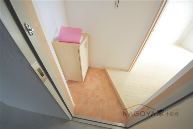 ウイングコート徳川 玄関