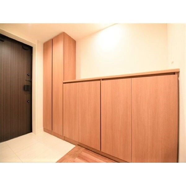 グランドメゾン本山春里町 玄関