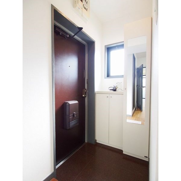 ロイヤル楠元 玄関