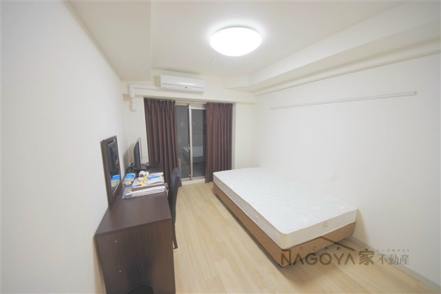 プレサンスジェネ鶴舞 リビング