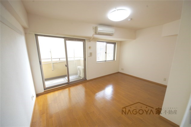 ハイリスベーネ池下 リビング